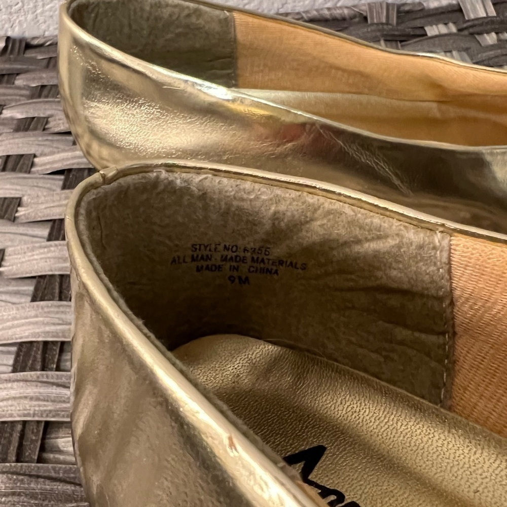 Vintage Gold Annie Kitten/Wedged Flats - Picture 6 of 7